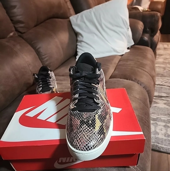 Kobe 8 Lifestyle LE Snakeskin size 9.5M - Picture 4 of 5